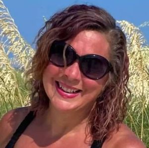 Meet your Posher, Debbie